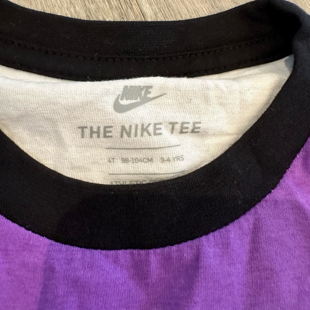 NWT Nike Tee - Picture 3 of 4
